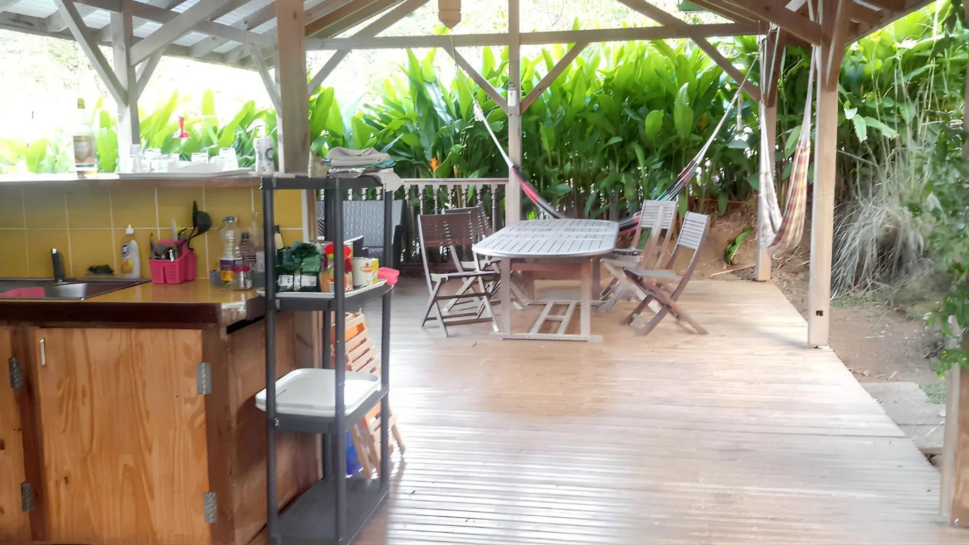 Bungalow Charmant Au Robert Avec Piscine Partagee Le Robert Vakantiehuis