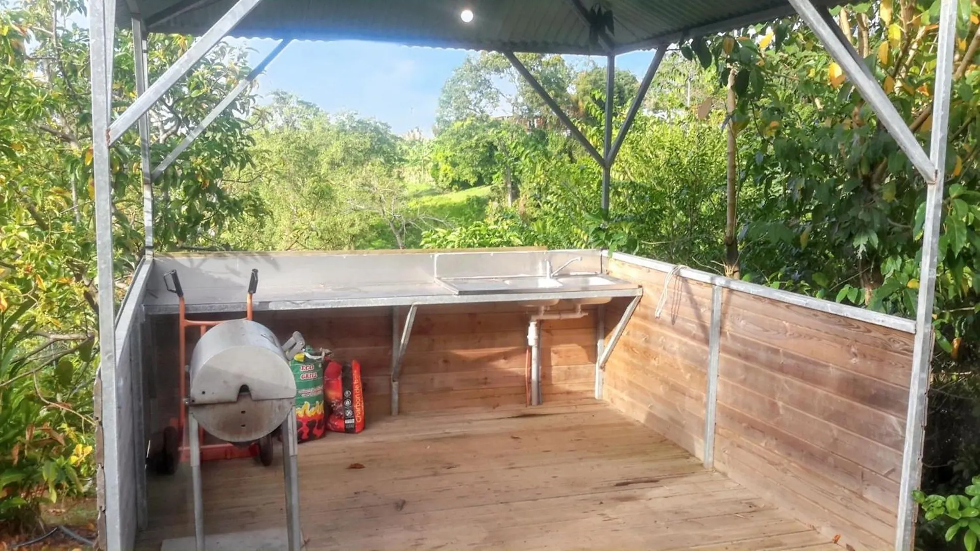 Bungalow Charmant Au Robert Avec Piscine Partagee Le Robert 0*,